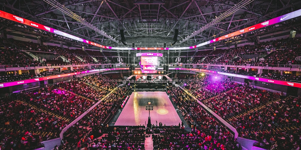 现代科技感的多屏体育直播控制中心内景